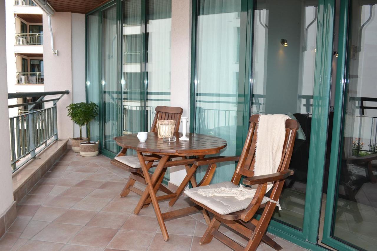 Port Apartment *